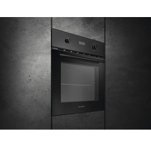 Čierna vstavaná rúra s ovládacími prvkami a priehľadným okienkom