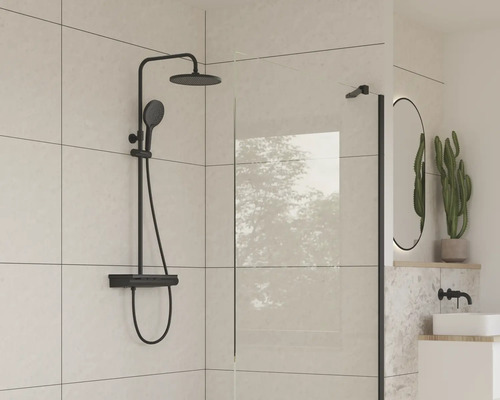 Sprchový systém s hlavovou a ručnou sprchou v modernej kúpeľni
