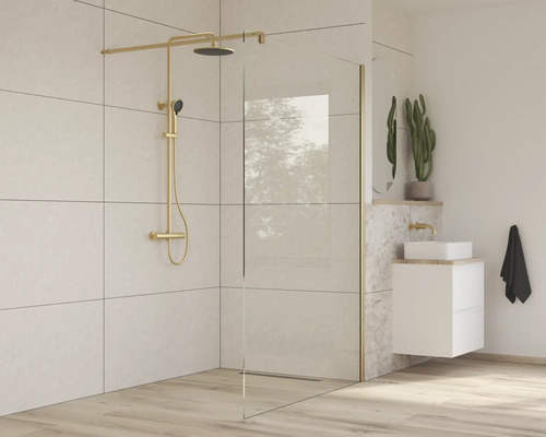 Kúpeľňa so sprchovacou zástenou, sprchovacou armatúrou a umývadlom