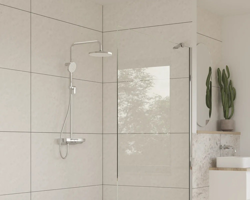 Kúpeľňa so sprchovacím kútom, sprchovacím systémom a umývadlom