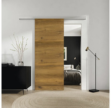 Interiérový dizajn s drevenými posuvnými dverami, komodou a spálňou v pozadí