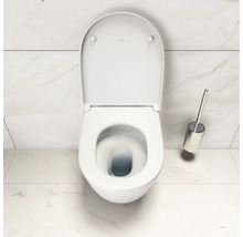 Keramická toaleta s WC kefou a otvoreným vekom