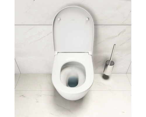 Keramická toaleta s WC kefou a otvoreným vekom
