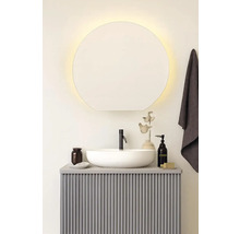 Kúpeľňa s okrúhlym zrkadlom, umývadlom a spodnou skrinkou