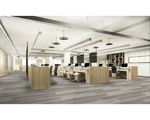 Kancelársky priestor so stolmi a kancelárskymi stoličkami