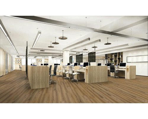 Kancelársky priestor so stolmi a kancelárskymi stoličkami