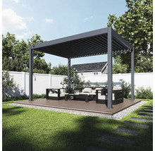 Pergola so záhradným nábytkom na terase
