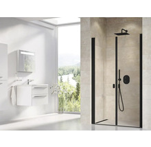 Moderná kúpeľňa so sprchovacím kútom, umývadlom a zrkadlom