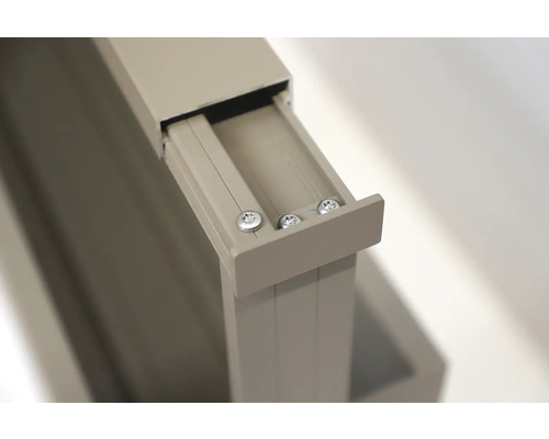 Detail rolety so skrutkami