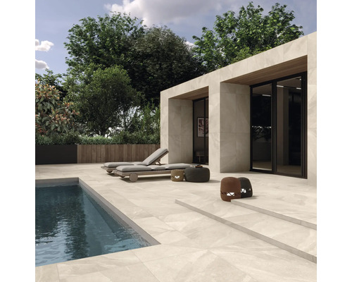 Exteriér s bazénom, terasa s dlaždicami a záhradným nábytkom