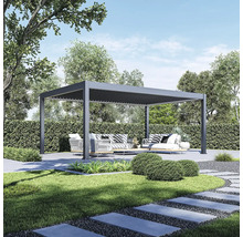 Scéna záhrady s modernou pergolou nad posedením