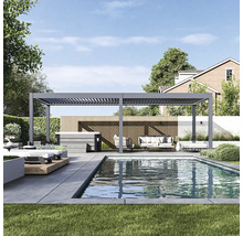 Scéna s pergolou, bazénom, záhradným nábytkom a terasou v záhrade.