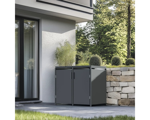 Dvojitá kovová skriňa na náradie na terase