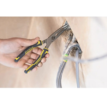 Ihlancové kliešte Stanley Fatmax používané na stene