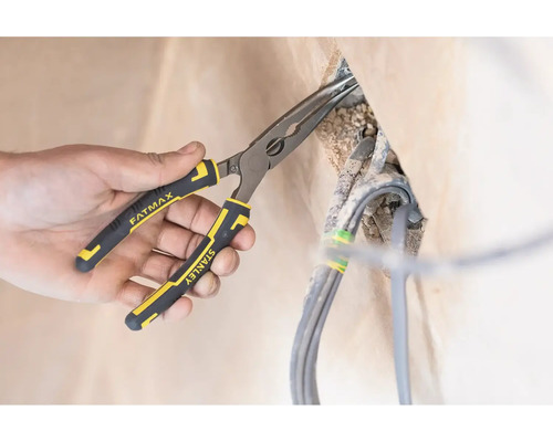 Ihlancové kliešte Stanley Fatmax používané na stene