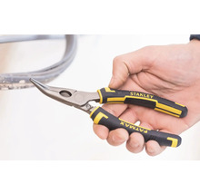 Kliešte ihlové ohnuté Stanley Fatmax pri práci