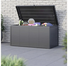 Otvorený sivý záhradný box so športovými potrebami