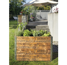 Drevený hrantík na rastliny s nápisom v záhrade