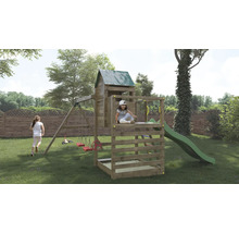 Detské ihrisko v záhrade s hojdačkou, šmýkačkou a pieskoviskom