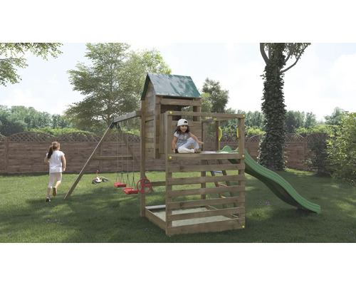 Detské ihrisko v záhrade s hojdačkou, šmýkačkou a pieskoviskom