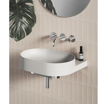 Kúpeľňa s umývadlom na dosku, batériou a zrkadlom