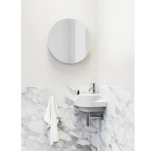 Kúpeľňa s okrúhlym zrkadlom, umývadlom a mramorovou stenou