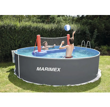 Rámový bazén Marimex s volejbalovou sieťou a dvoma osobami v záhrade