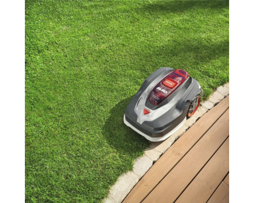 Robotická kosačka AL-KO na trávniku