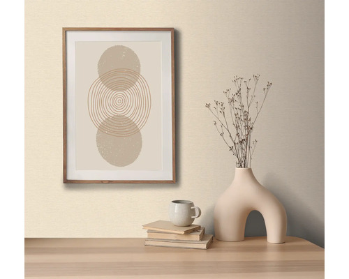 Dekoratívny obrázok s kruhovým vzorom v drevenom ráme, na stole s ozdobnou vázou a knihami