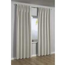 Dva závesy pred oknom na záclonovej tyči