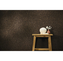 Tapeta s vertikálnou štruktúrou na stene