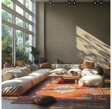 Svetlá obývacia izba s veľkým oknom, rohovou pohovkou, kobercom a dreveným stolom