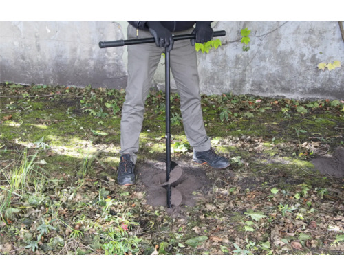 Vrták na zemné práce v prevádzke.