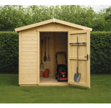 Záhradný domček s otvorenými dverami, kosačka na trávu, kanva a záhradné náradie