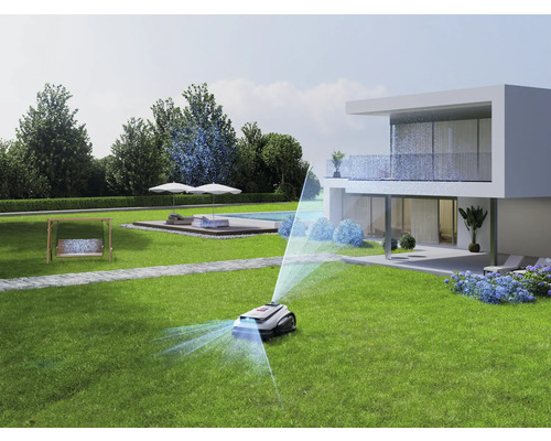 Robotická kosačka pri práci v modernej záhrade s domom, bazénom a hojdačkou