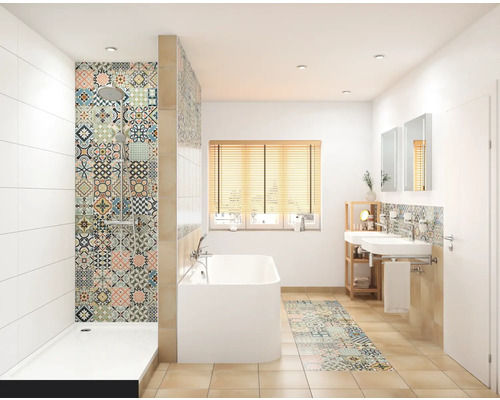 Kúpeľňa so sprchou, vaňou, umývadlom a vzorovanými obkladmi