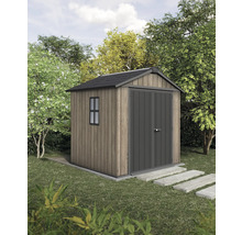 Záhradná búda s dvojkrídlovými dverami, oknom a sedlovou strechou v záhrade