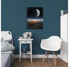 Dekoratívny nástenný obraz s motívom planéty v štýlovej izbe