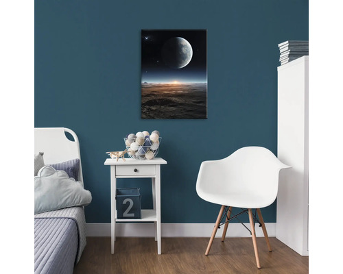 Dekoratívny nástenný obraz s motívom planéty v štýlovej izbe