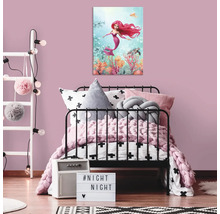 Detská izba s plátnom morskej panny nad posteľou.