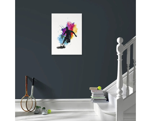 Maľba s futbalistom na farebnom pozadí