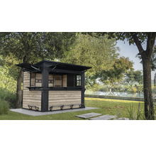 Záhrada s vonkajším barom z kovu a dreva