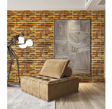 Obývacia izba s tapetou z tehál, kreslom a umeleckým dielom pre štýlový interiér.