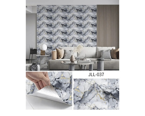 Obývacia izba s nástennými panelmi so vzhľadom mramoru a samolepiacou zadnou stranou.