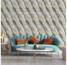 Obývacia izba s obkladom stien so vzhľadom mramoru, pohovkou a konferenčným stolíkom