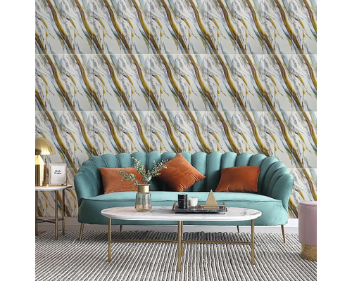 Obývacia izba s obkladom stien so vzhľadom mramoru, pohovkou a konferenčným stolíkom