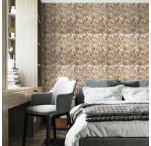 Spálňa s obkladom stien vo vzhľade kameňa, posteľou a písacím stolom