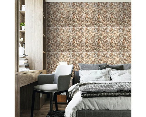 Spálňa s obkladom stien vo vzhľade kameňa, posteľou a písacím stolom