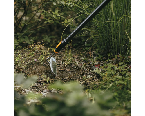 Záhradná motyka na obrábanie pôdy a odstraňovanie buriny