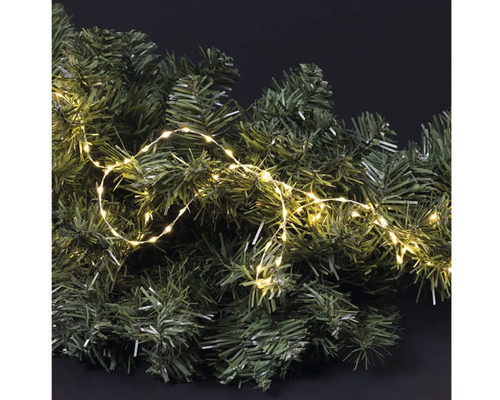 Dekoratívna jedľová vetva s teplou bielou svetelnou reťazou